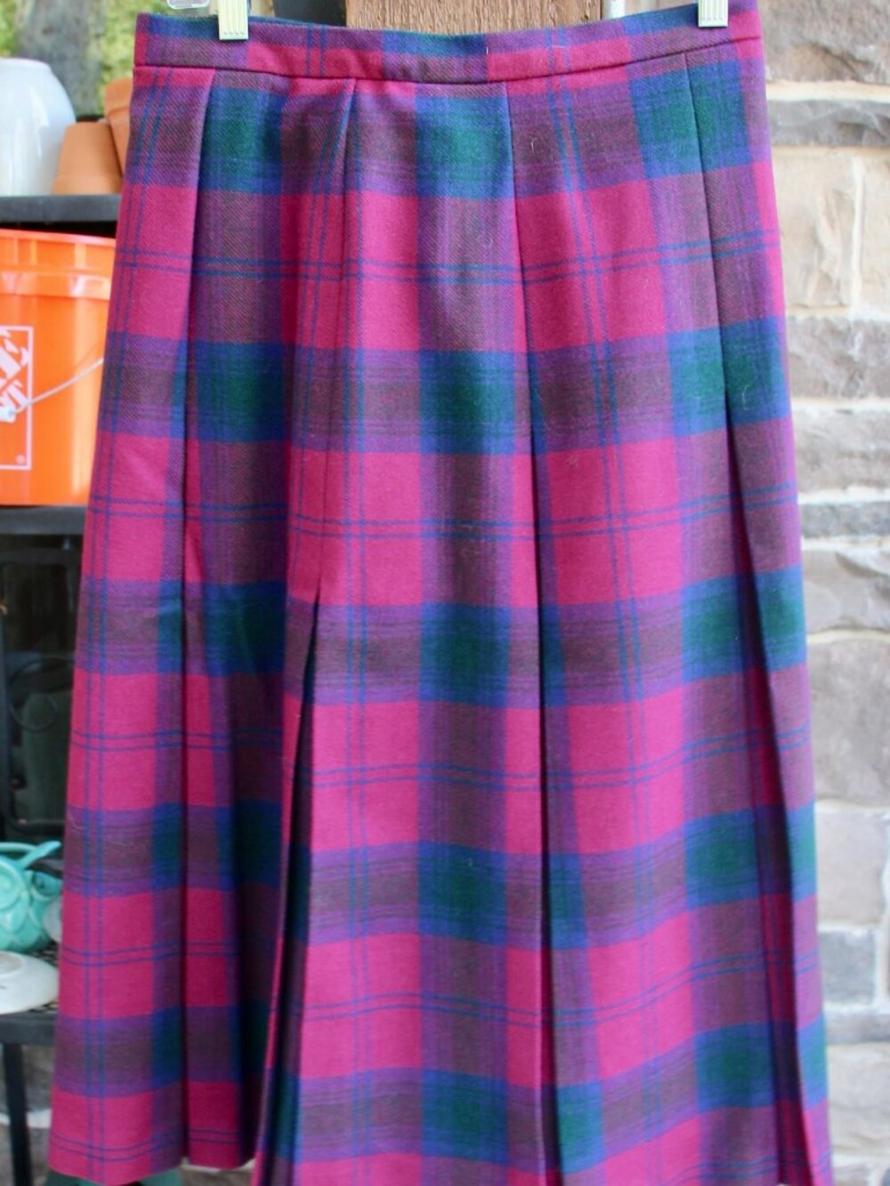 Scottish Ladies wool pleated skirt, size 6